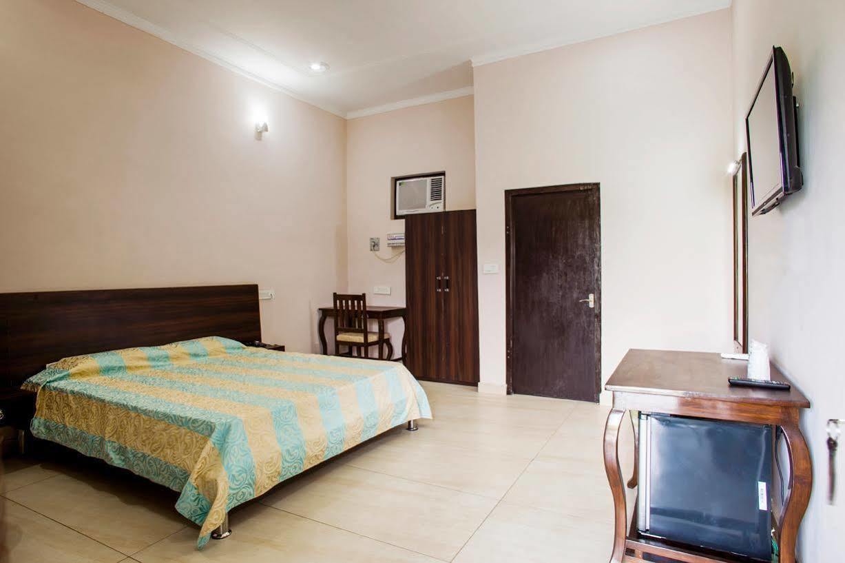 Gulmohar Sariska Resort Bairāt Extérieur photo