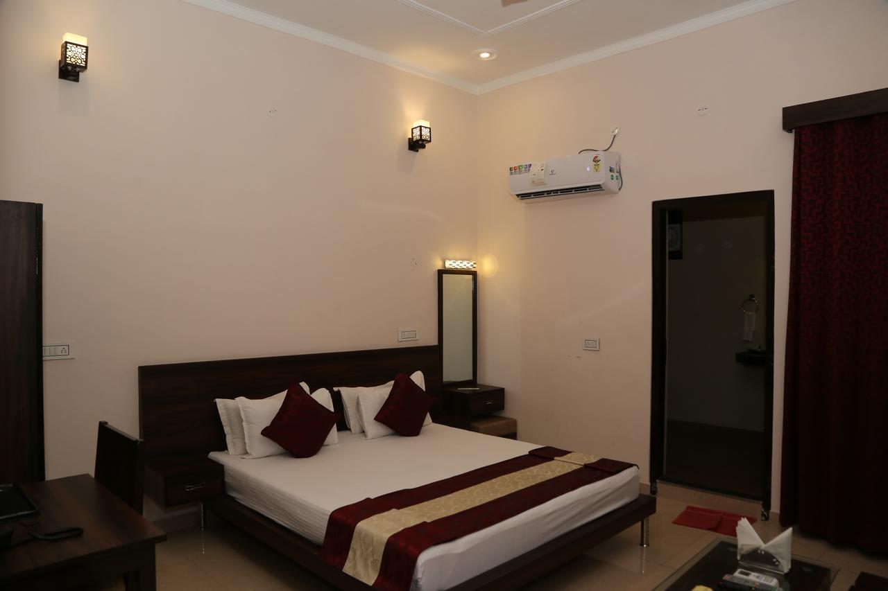 Gulmohar Sariska Resort Bairāt Extérieur photo